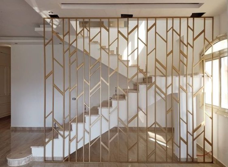 Metal partition design in the living room, adding an industrial edge while effectively dividing spaces with a sleek and modern aesthetic.