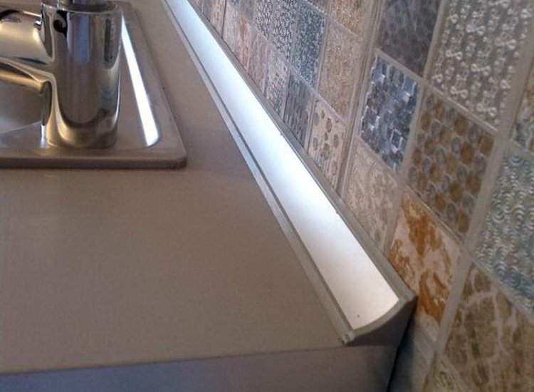 Installation of skirting board can save kitchen countertops from leakage