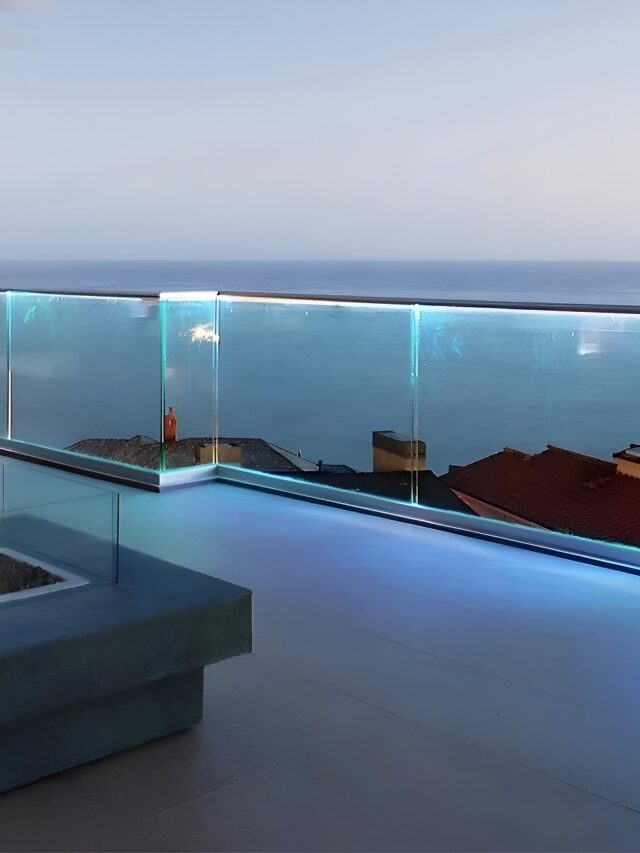 Glass-Balustrade-with-LED-Lighting-for-Balcony-Railing-Design