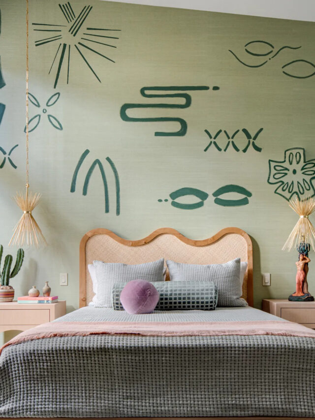 TexturedTreasuresBedroomWallpaper