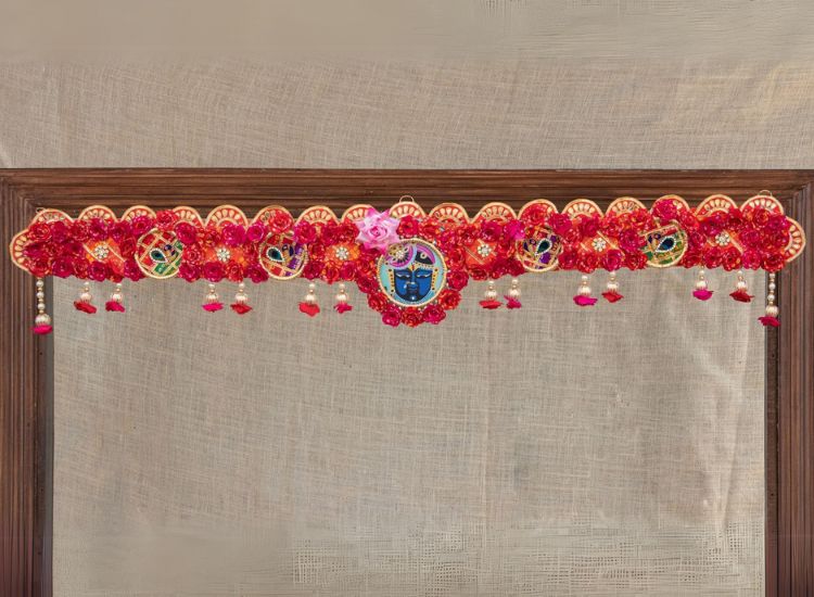 13. Simple red coloured bandarwal for door