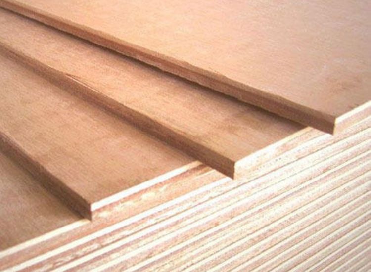 Plywood board with various sizes and thicknesses, suitable for different applications. Made from alternate plywood