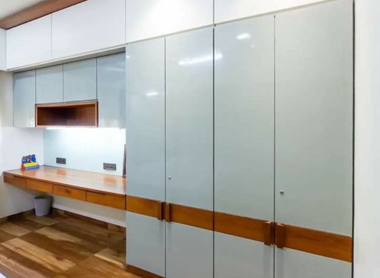 A bedroom with glossy laminates wooden floor with a smooth finish, adding shine and enhancing the appearance of surfaces
