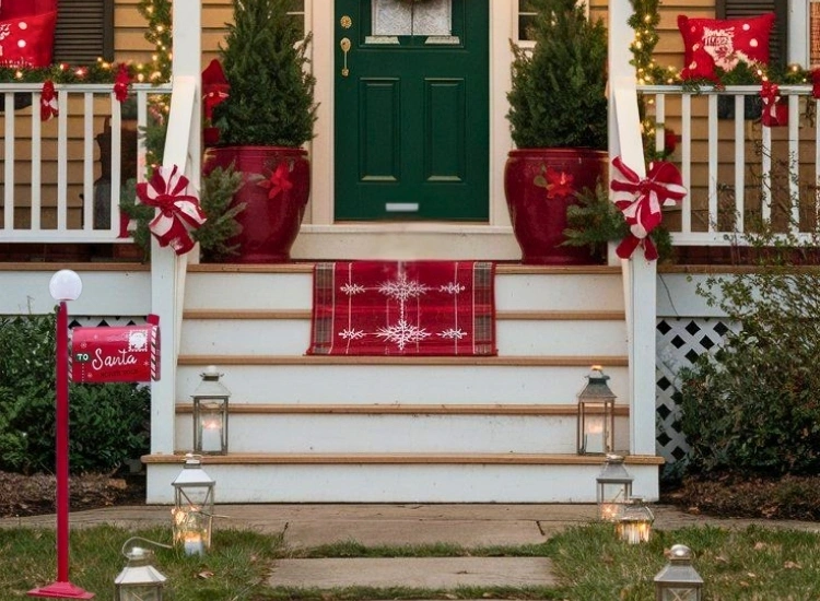 "Mailbox decorated with ribbons and garlands for a festive touch. Christmas tree drawing image included."