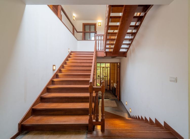 15. Wooden Finish Spacious Staircase