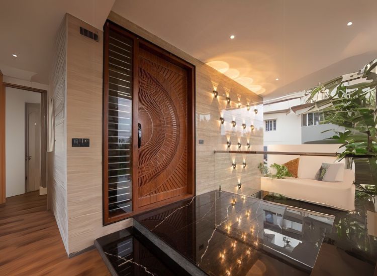 Black marble with white veins flooring creating eye catching effect.